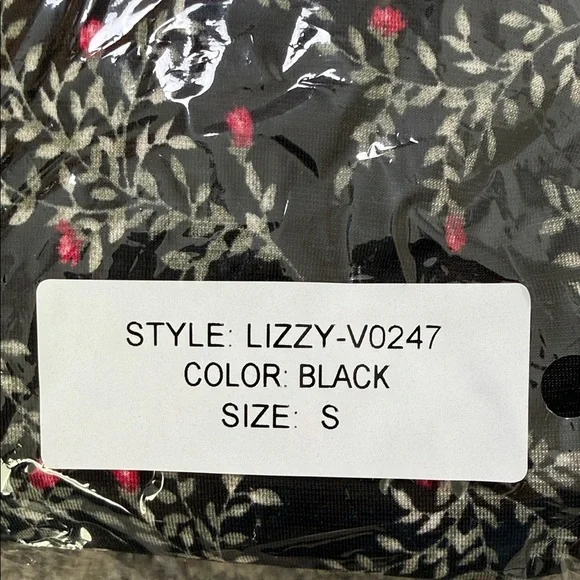 Dear Scarlett Chic & Classic Feminine Black Tunic with Ditsy Floral - Picture 5 of 6